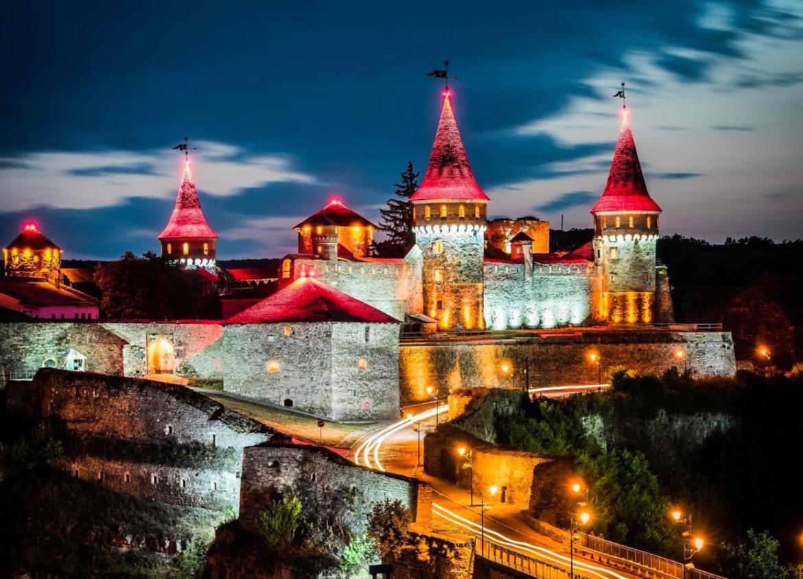 Центр міста Апартаменты Каменец-Подольский Экстерьер фото